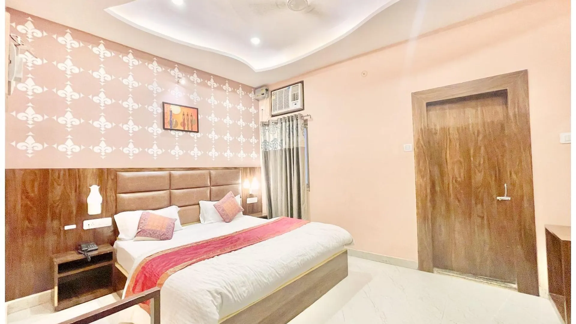 Vns - Hotel N ! Premium Neel Gagan - Warm Hospitality & Comfortable Room In Varanasi - Near Kashi Vishwanath Temple - Best Hotel In Bénarès