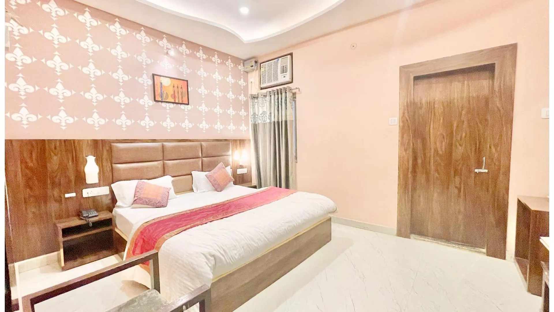 Vns - Hotel N ! Premium Neel Gagan - Warm Hospitality & Comfortable Room In Varanasi - Near Kashi Vishwanath Temple - Best Hotel In Bénarès